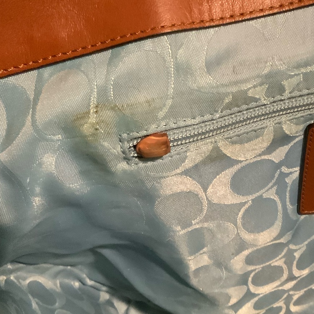 Coach GiGi #F12888 Vintage Coach Shoulder bag in Excellent Condition - Picture 13 of 16
